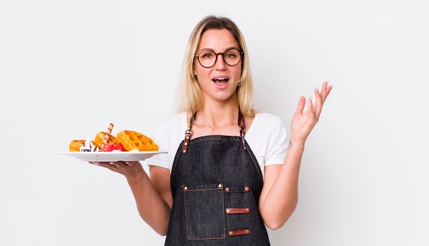 Uśmiechnięta osoba w kuchni